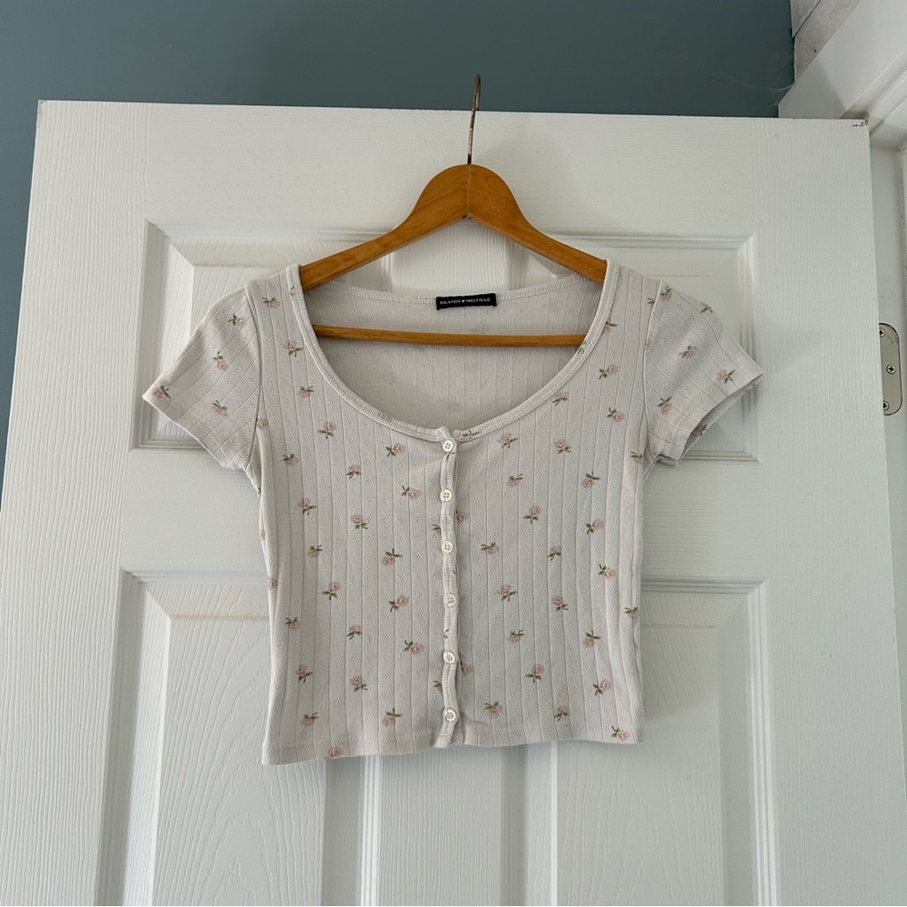 Brandy Melville Floral Ribbed Button-Front Crop Top - White/off white